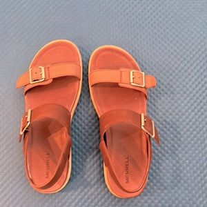 Cute and comfy Merrill sandals